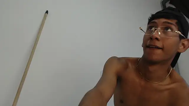 Nick Collins18 online show from November 7, 2025, 8:02 pm