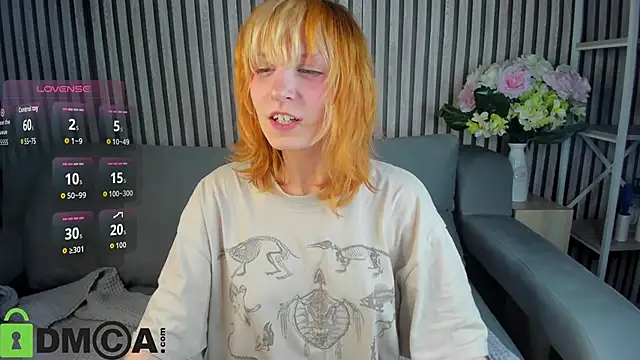 Snapshot of Little_Chips chatting on October 4, 2025, 5:25 pm Little Chips online show from October 4, 2025, 5:25 pm