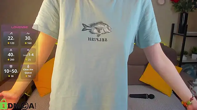 Snapshot of Little_Chips chatting on November 13, 2025, 5:28 pm Little Chips online show from November 13, 2025, 5:28 pm