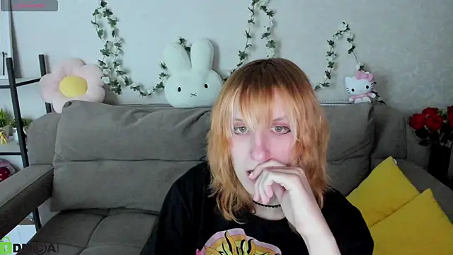 Snapshot of Little_Chips chatting on April 18, 2026, 5:15 pm Little Chips online show from April 18, 2026, 5:15 pm