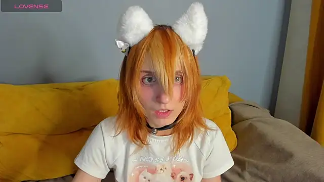 Snapshot of Little_Chips chatting on March 17, 2025, 12:42 am Little Chips online show from March 17, 2025, 12:42 am