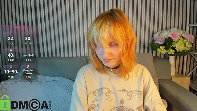 Snapshot of Little_Chips chatting on October 2, 2025, 5:27 pm Little Chips online show from October 2, 2025, 5:27 pm