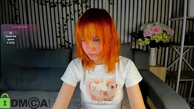 Snapshot of Little_Chips chatting on November 16, 2025, 5:17 pm Little Chips online show from November 16, 2025, 5:17 pm