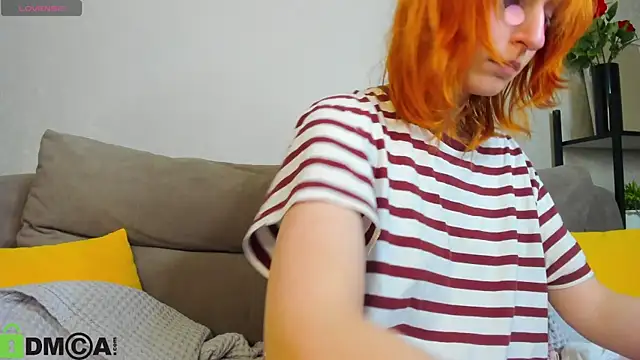 Snapshot of Little_Chips chatting on November 8, 2025, 5:27 pm Little Chips online show from November 8, 2025, 5:27 pm