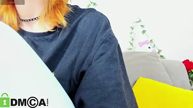 Snapshot of Little_Chips chatting on April 19, 2026, 6:10 pm Little Chips online show from April 19, 2026, 6:10 pm