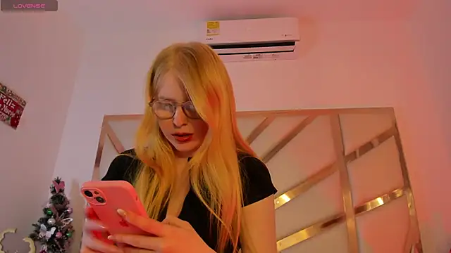 Snapshot of Alexa_Handler chatting on December 23, 2025, 3:06 am Alexa Handler online show from December 23, 2025, 3:06 am