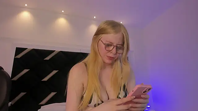 Snapshot of Alexa_Handler chatting on July 1, 2026, 8:09 pm Alexa Handler online show from July 1, 2026, 8:09 pm