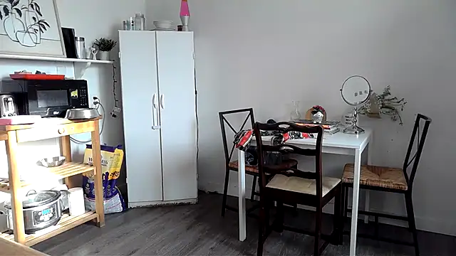 Snapshot of Kittyymaze1 chatting on March 25, 2026, 12:48 pm Kittyymaze1 online show from March 25, 2026, 12:48 pm