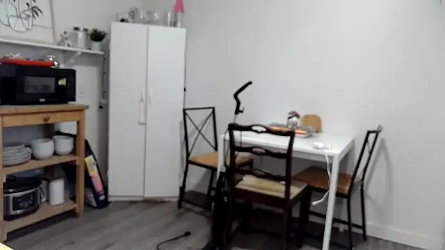 Snapshot of Kittyymaze1 chatting on April 2, 2026, 11:50 am Kittyymaze1 online show from April 2, 2026, 11:50 am