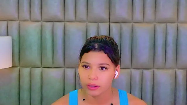 Snapshot of TiaraRosse chatting on March 6, 2026, 12:00 pm TiaraRosse online show from March 6, 2026, 12:00 pm