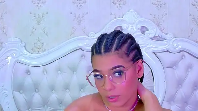 TiaraRosse online show from November 30, 2025, 5:03 pm