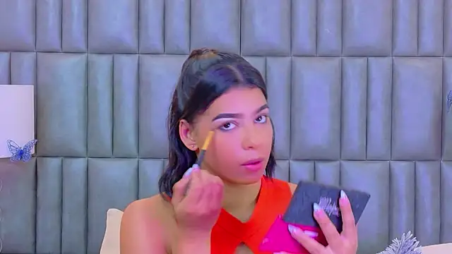 Snapshot of TiaraRosse chatting on April 15, 2026, 12:21 pm TiaraRosse online show from April 15, 2026, 12:21 pm
