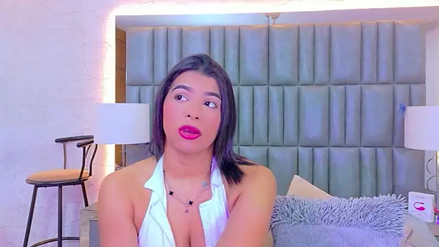 Snapshot of TiaraRosse chatting on April 21, 2026, 12:23 pm TiaraRosse online show from April 21, 2026, 12:23 pm