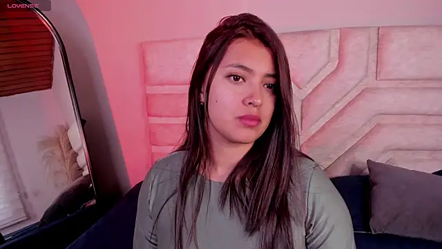 Rebeca Williams  online show from December 5, 2025, 1:21 pm