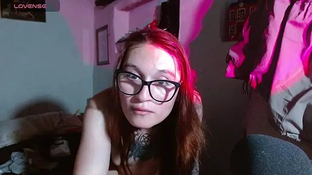 kittenlizz online show from October 21, 2025, 6:07 pm