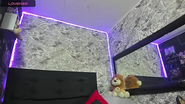 Cute Cata online show from December 16, 2025, 4:33 pm