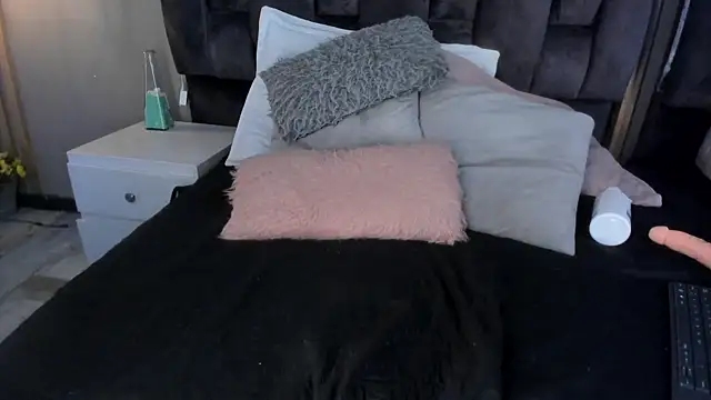 estefania  gomez online show from March 5, 2025, 12:27 am