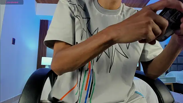 Snapshot of Aaron_Scoot chatting on January 14, 2025, 8:04 pm Aaron Scoot online show from January 14, 2025, 8:04 pm