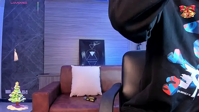 Snapshot of Aaron_Scoot chatting on December 17, 2025, 11:37 am Aaron Scoot online show from December 17, 2025, 11:37 am