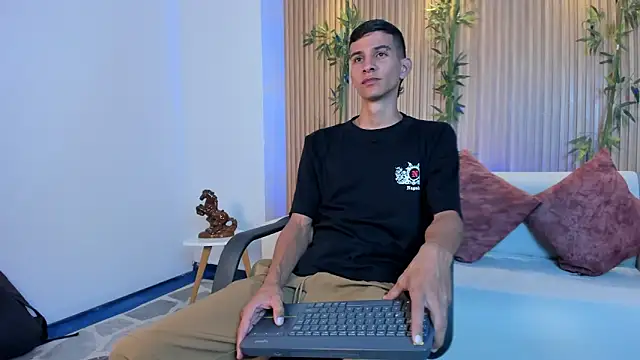 Snapshot of Aaron_Scoot chatting on January 7, 2026, 11:04 am Aaron Scoot online show from January 7, 2026, 11:04 am