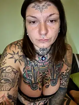 lizzardqueeen online show from November 16, 2025, 5:34 am