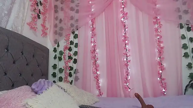 Snapshot of Zara47sweet chatting on May 8, 2026, 12:36 am Zara47sweet online show from May 8, 2026, 12:36 am