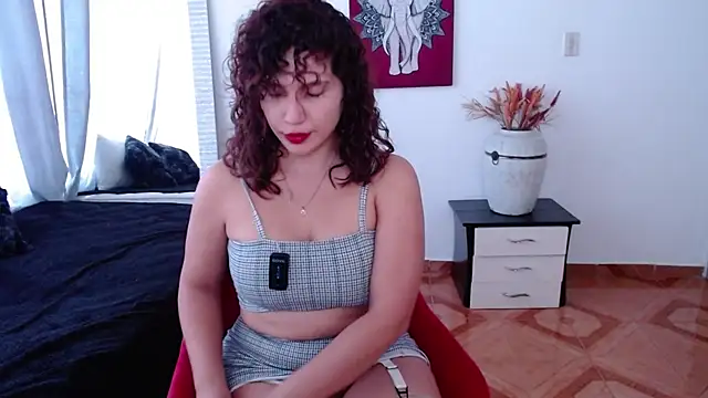 Snapshot of Sigrid- chatting on February 5, 2025, 9:29 pm Sigrid- online show from February 5, 2025, 9:29 pm