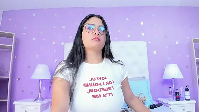 Snapshot of scarlette_15_ chatting on February 4, 2026, 3:12 am scarlette 15 online show from February 4, 2026, 3:12 am