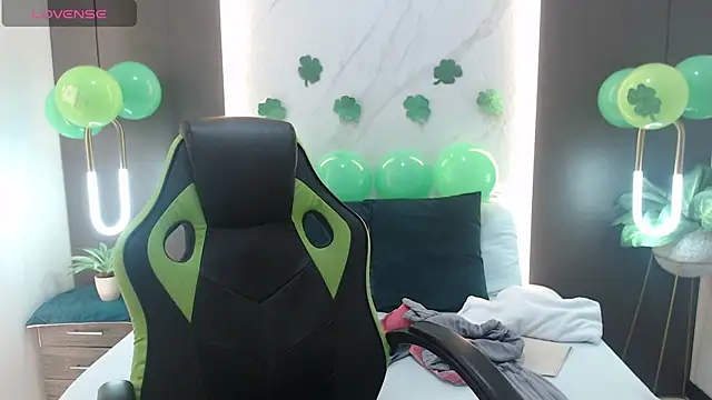 Snapshot of alma_fenix chatting on March 17, 2025, 12:14 pm alma fenix online show from March 17, 2025, 12:14 pm