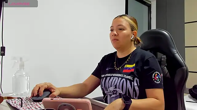 alma fenix online show from March 21, 2026, 12:31 pm