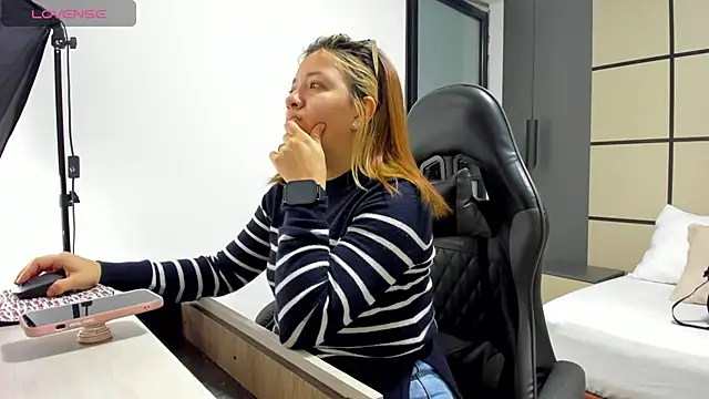 alma fenix online show from March 24, 2026, 12:38 pm