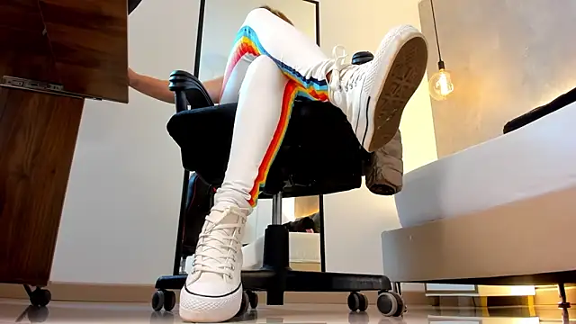 Snapshot of alma_fenix chatting on November 21, 2025, 12:48 pm alma fenix online show from November 21, 2025, 12:48 pm