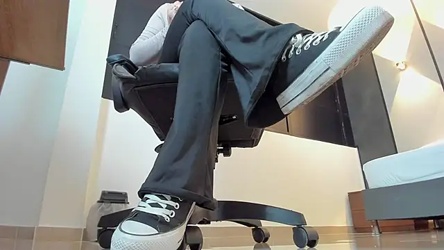 Snapshot of alma_fenix chatting on September 12, 2025, 12:38 pm alma fenix online show from September 12, 2025, 12:38 pm