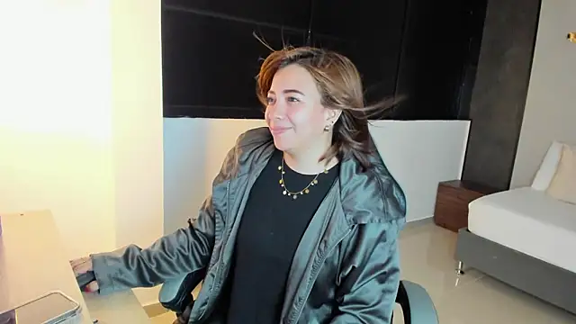 Snapshot of alma_fenix chatting on October 13, 2025, 12:29 pm alma fenix online show from October 13, 2025, 12:29 pm