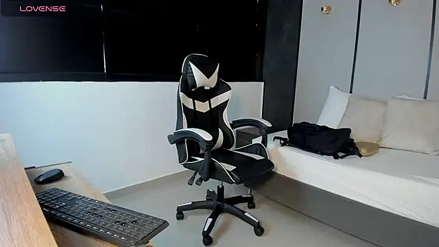 Snapshot of alma_fenix chatting on October 17, 2025, 12:29 pm alma fenix online show from October 17, 2025, 12:29 pm