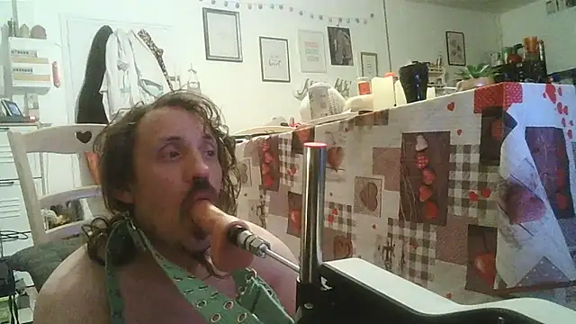 cyril020202 online show from November 4, 2025, 10:35 pm