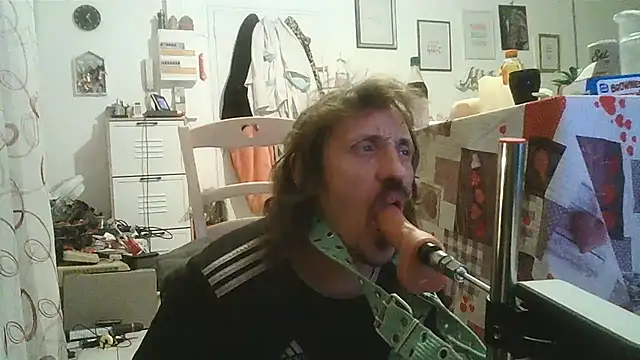 cyril020202 online show from November 10, 2025, 5:29 pm