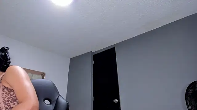 Snapshot of ZachaTompson chatting on December 15, 2025, 10:15 pm ZachaTompson online show from December 15, 2025, 10:15 pm