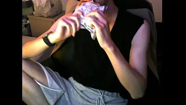 Snapshot of Ray175oo chatting on September 27, 2025, 6:14 pm Ray175oo online show from September 27, 2025, 6:14 pm