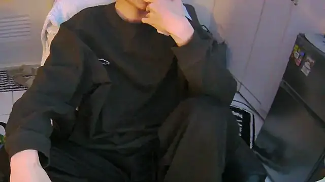 Ray175oo online show from March 12, 2026, 5:50 pm