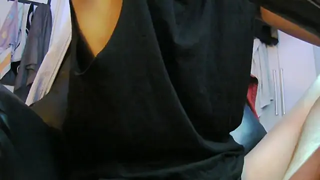 Ray175oo online show from April 8, 2026, 6:09 pm