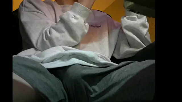 Snapshot of Ray175oo chatting on February 3, 2025, 4:20 pm Ray175oo online show from February 3, 2025, 4:20 pm