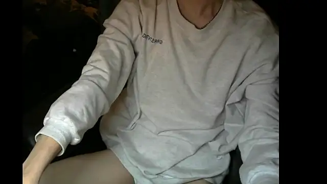 Snapshot of Ray175oo chatting on February 11, 2025, 4:24 pm Ray175oo online show from February 11, 2025, 4:24 pm