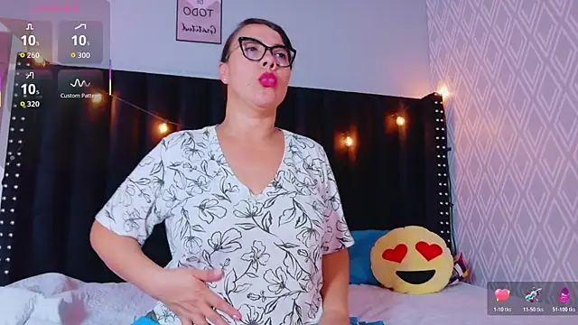 Snapshot of hotlatinateacher chatting on October 29, 2025, 7:29 am hotlatinateacher online show from October 29, 2025, 7:29 am