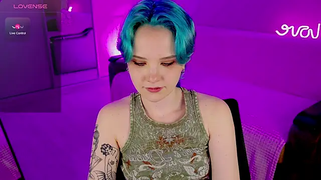 Snapshot of School_Love chatting on February 5, 2025, 4:14 pm School Love online show from February 5, 2025, 4:14 pm