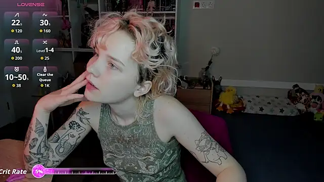 School Love online show from December 2, 2025, 7:10 am