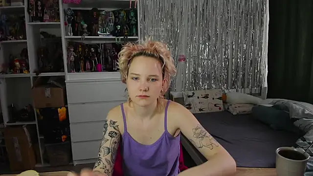 Snapshot of School_Love chatting on April 2, 2026, 7:04 am School Love online show from April 2, 2026, 7:04 am