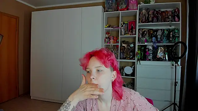 Snapshot of School_Love chatting on May 8, 2026, 7:23 am School Love online show from May 8, 2026, 7:23 am