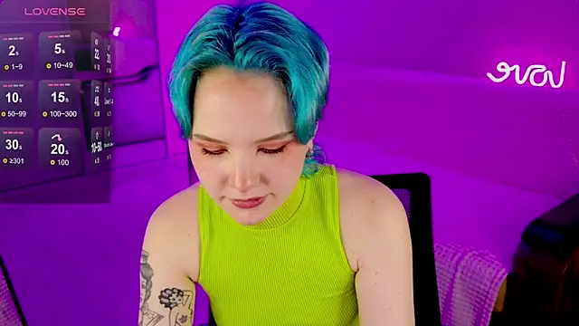 Snapshot of School_Love chatting on February 7, 2025, 4:14 pm School Love online show from February 7, 2025, 4:14 pm