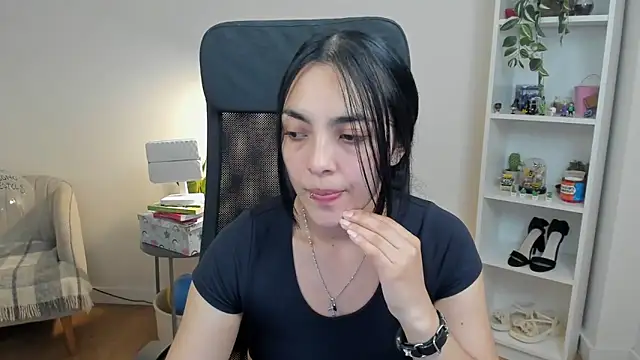 Snapshot of _BellaEvans_ chatting on May 29, 2026, 4:29 am BellaEvans online show from May 29, 2026, 4:29 am